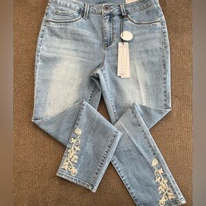 NWT Women’s Workshop Modern Fit High Waist Ankle Embroidered Design Jeans Size 6